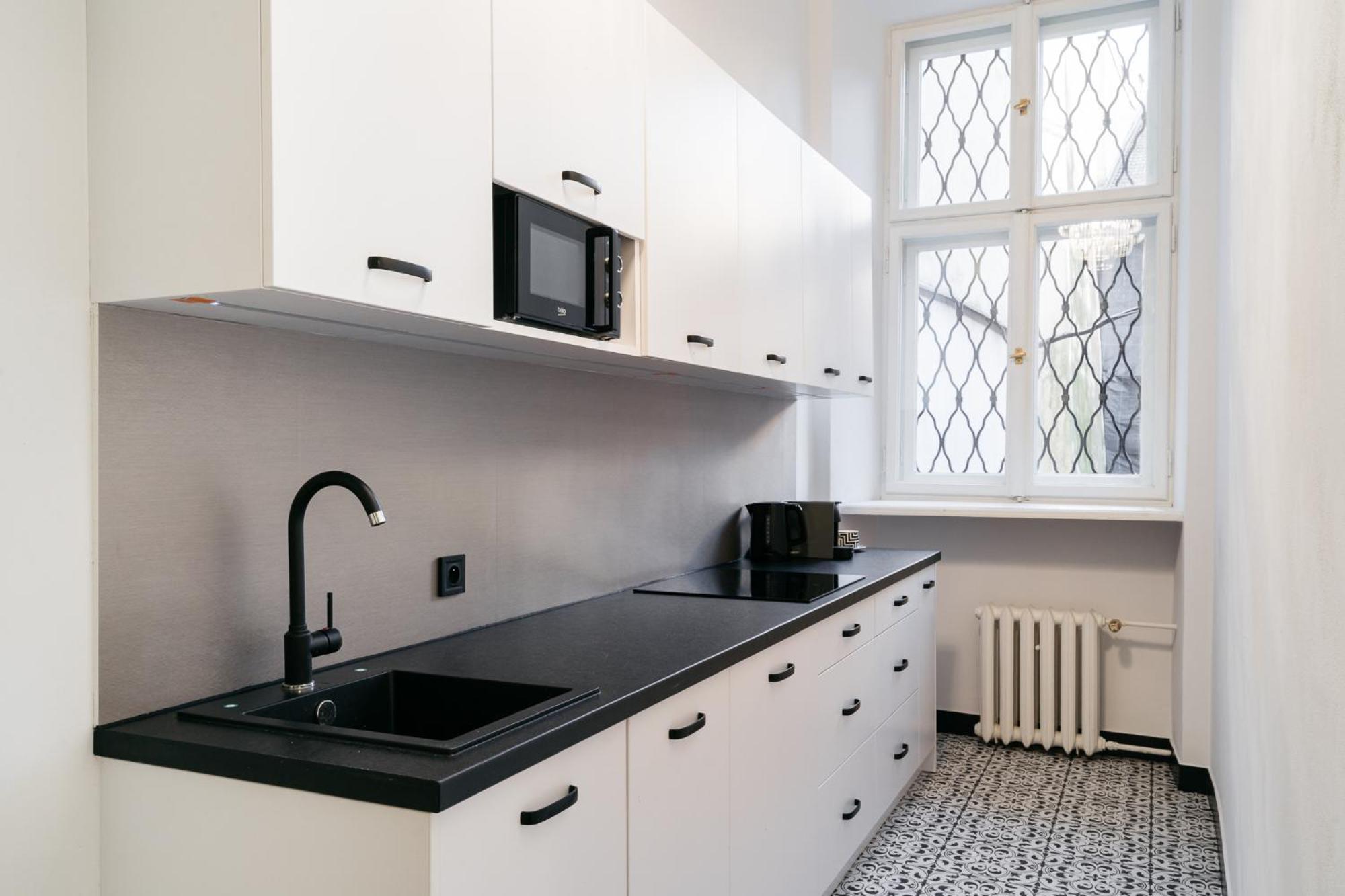 Deluxe 4-Bedroom Apartment