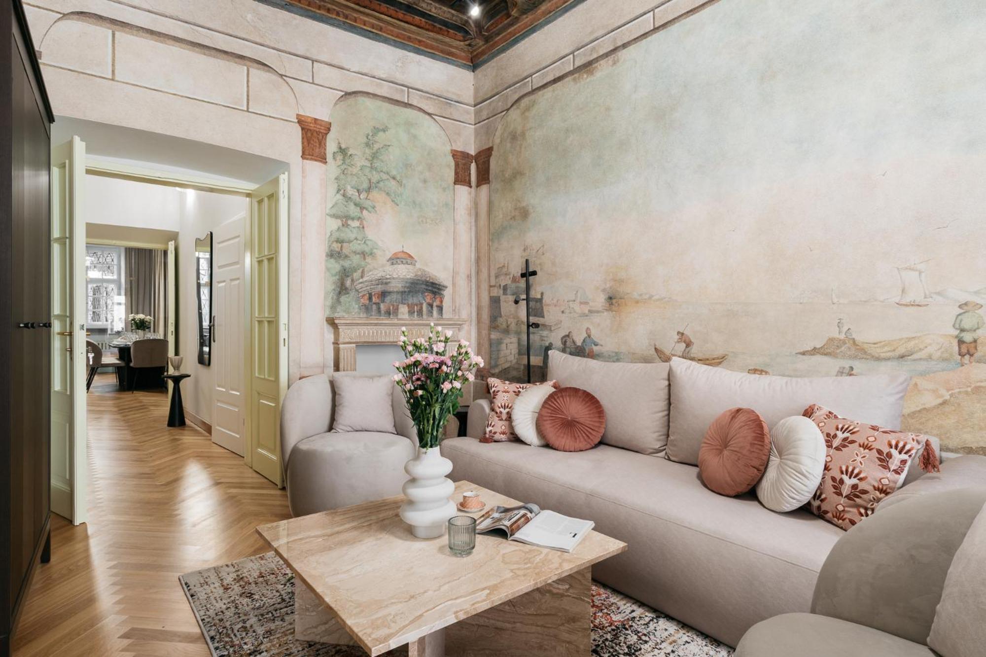 Deluxe 4-Bedroom Apartment
