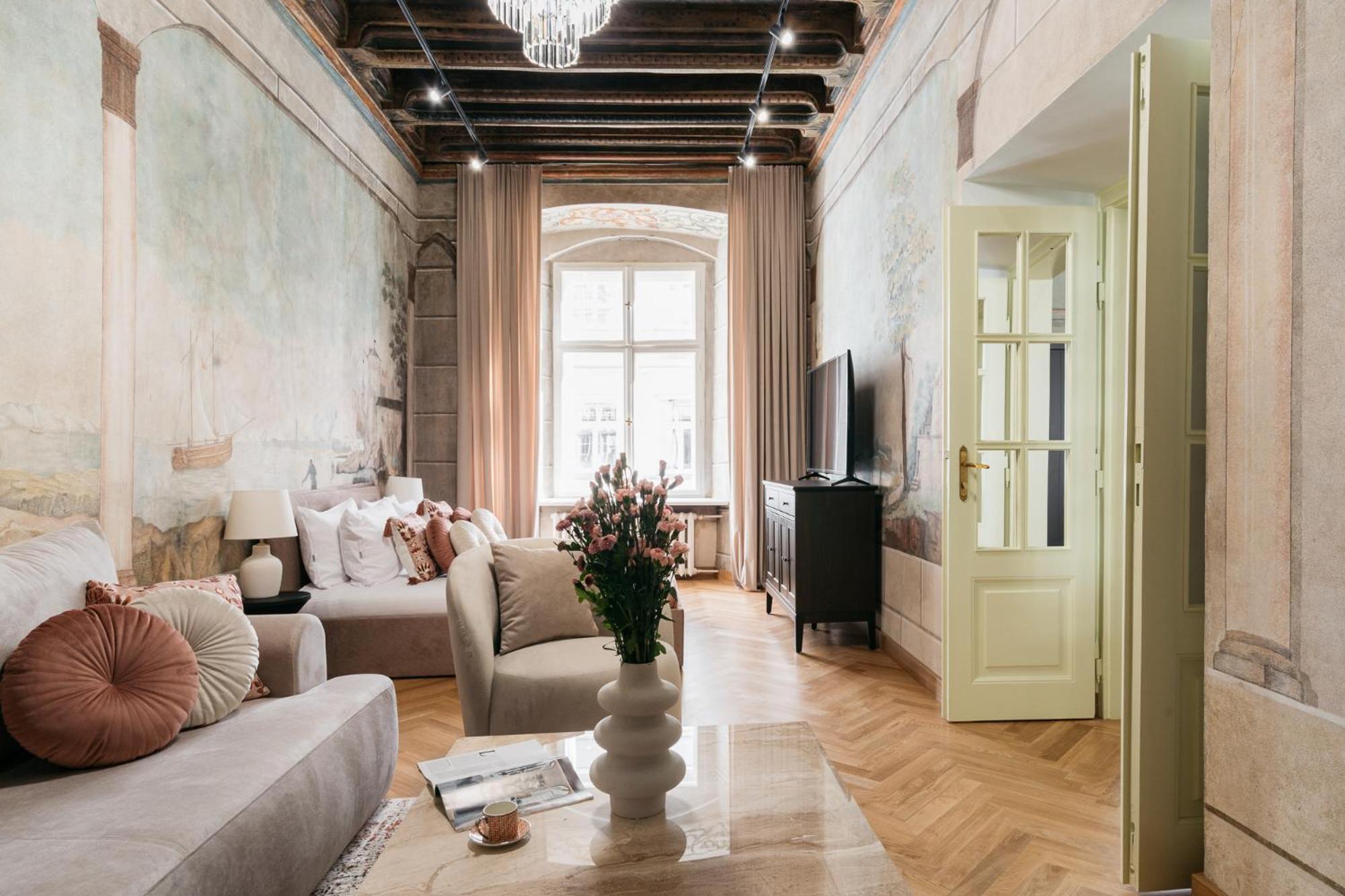 Deluxe 4-Bedroom Apartment